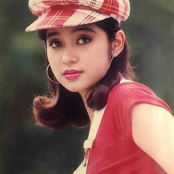 Đỉnh cao trong sự nghiệp diễn xuất của Việt Trinh chính là vai Bạch Cúc trong bộ phim “Người đẹp Tây Đô”.