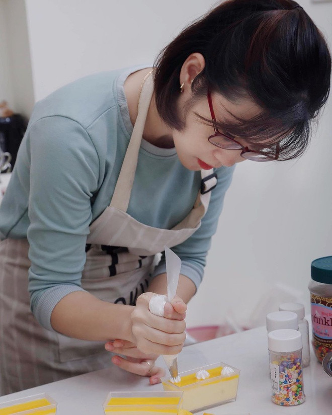 Người đẹp 32 tuổi được khen khéo tay, có năng khiếu nấu ăn.