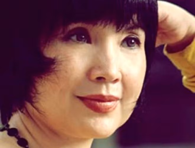 Cố đạo diễn Hải Ninh từng chia sẻ chuyện ông gặp Lan Hương lần đầu tiên khi nữ nghệ sĩ 3 tuổi. Đến năm 1972, khi bắt tay thực hiện phim "Em bé Hà Nội", NSND Hải Ninh nhớ lại và tìm đến nhà Lan Hương xin phép gia đình cho cô đi đóng phim sau khi tìm nhiều em bé vào vai nhân vật chính mà không được.