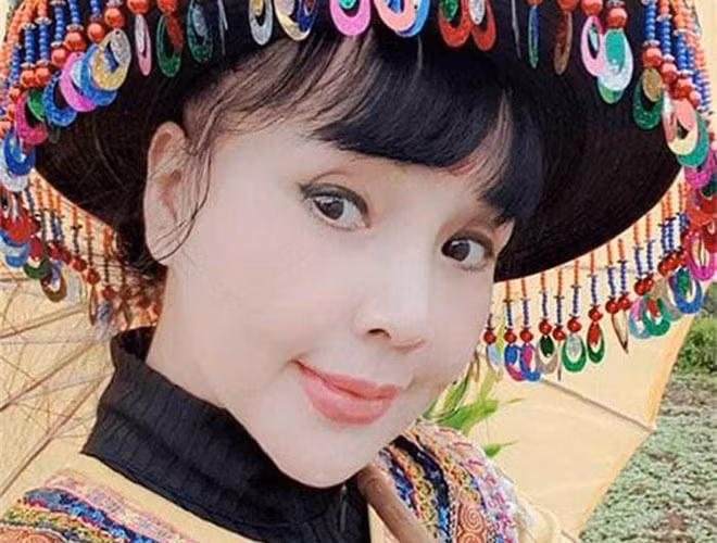 Ở tuổi 57, NSND Lan Hương vẫn sở hữu nhan sắc trẻ trung, xinh đẹp và vô cùng gợi cảm. Đường nét trên gương mặt của nữ nghệ sĩ phim "Em bé Hà Nội" dường như "trẻ hóa" theo thời gian.