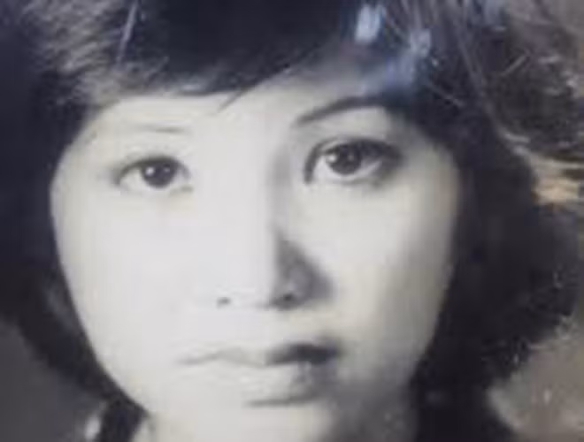 Ngay từ khi còn nhỏ, NSND Lan Hương đã gây ấn tượng bởi khuôn mặt xinh đẹp, tròn trịa, đôi mắt "biết cười" thu hút người đối diện.