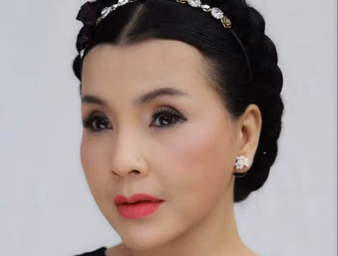 Vóc dáng nhỏ nhắn giúp nghệ sĩ Lan Hương trông trẻ hơn tuổi thật.