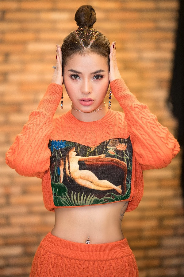 Phương Trinh Jolie: Cựu thành viên nhóm nhạc Amigo G hội tụ đủ cả thanh lẫn sắc. Cô hoạt động năng nổ trong lĩnh vực ca hát lẫn diễn xuất, tuy nhiên chưa gây được hiệu ứng lớn.