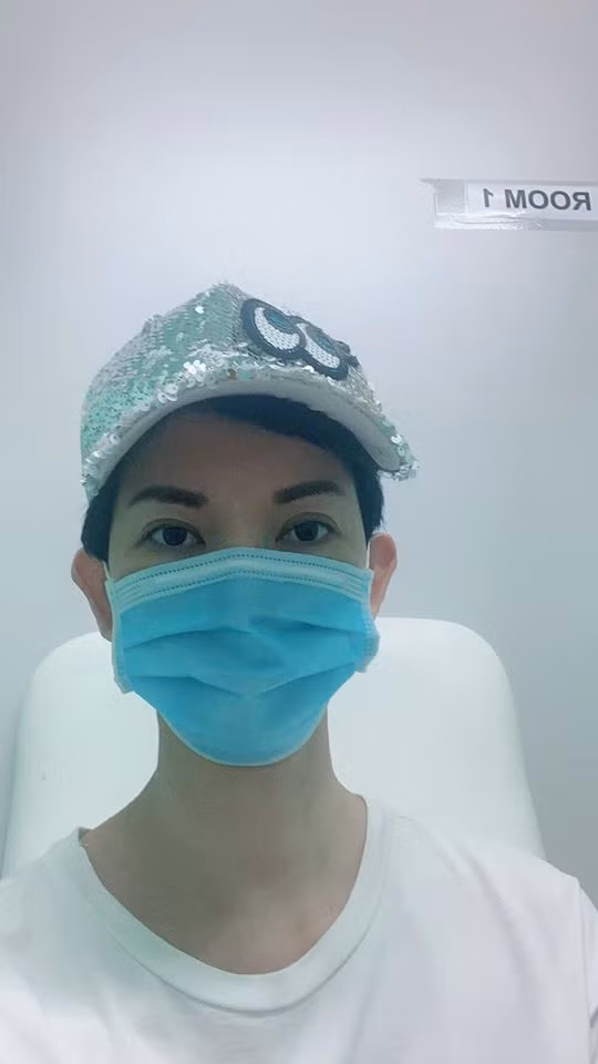 Xuan Lan voi va di xet nghiem COVID-19, loat sao Viet tu cach ly