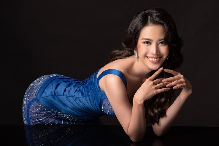 “Nam Em cũng rất khó khăn để trải qua giai đoạn vừa rồi, cũng rút ra được nhiều vấn đề mình cần xử lý như thế nào. Thời gian qua, phần vì trị bệnh, phần vì dịch COVID-19, công việc của mình cũng bị ngưng trệ lại. Nay, Nam Em rất muốn được làm nghề, muốn hoạt động mạnh mẽ trong thời gian tới. Nam Em sẽ tái xuất sớm nhất có thể với các sản phẩm và mong khán giả sẽ luôn yêu thương”, Nam Em chia sẻ thêm.