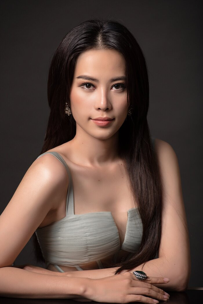 Cô luôn được khán giả khen ngợi trong các diễn đàn nhan sắc và cả những cuộc thi cô từng tham gia.