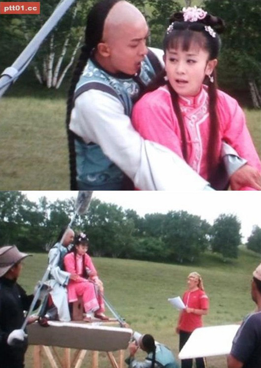 Trong ảnh là cảnh Hạ Tử Vy và Phúc Nhĩ Khang đang "diễn sâu" trong "Tân Hoàn Châu Cách Cách".