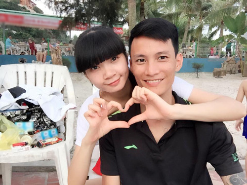 Dù chồng Hạ Vy sở hữu chiều cao khiêm tốn nhưng cả 3 con đều sở hữu vóc dáng vượt trội.