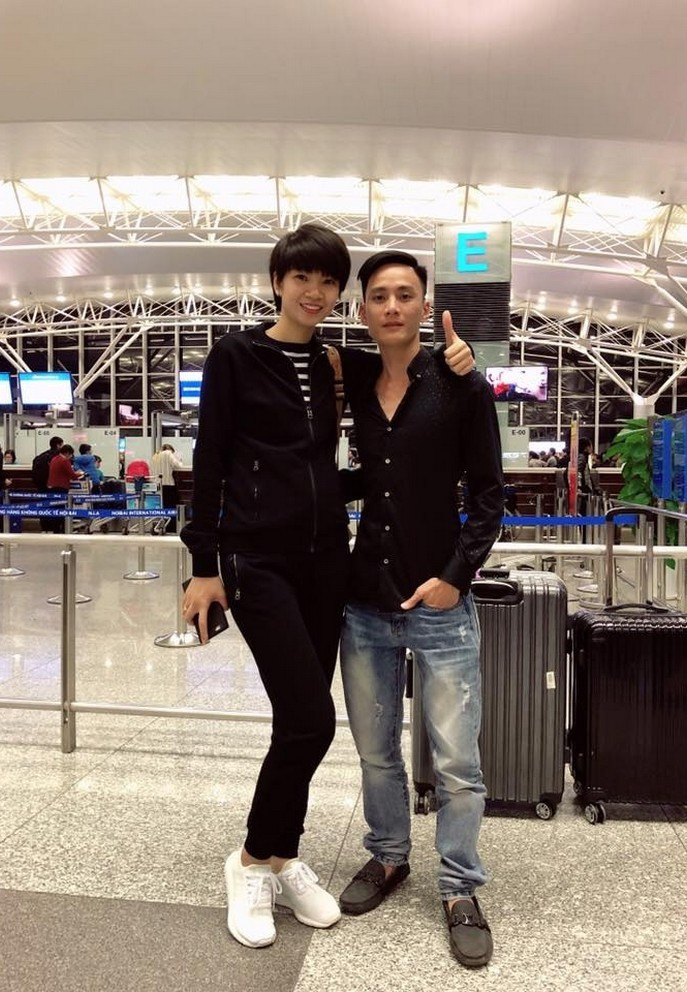 Nữ siêu mẫu chia sẻ ông xã là một người hiền lành, chất phác và hết mực yêu thương, chăm sóc vợ con.