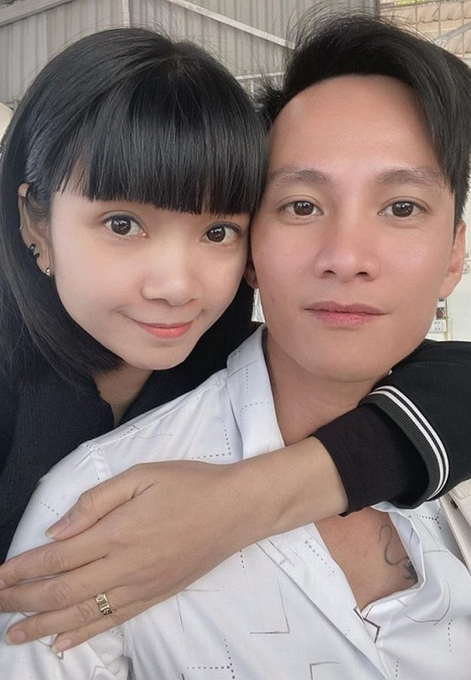 Trong cảm nhận của ông xã, Hạ Vy là người nguyên tắc trong cuộc sống.