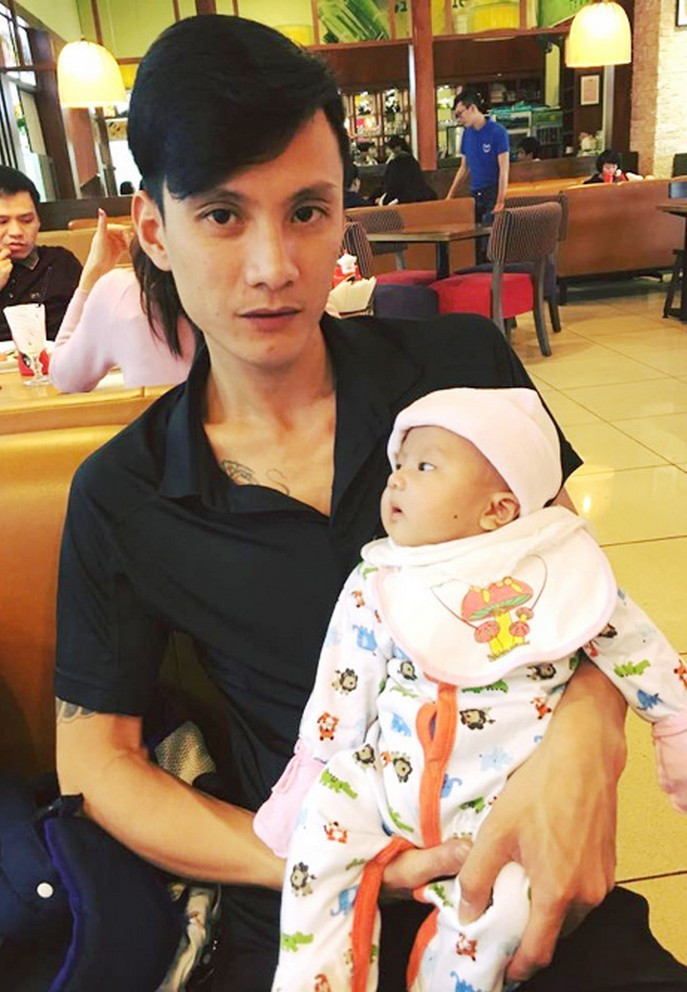 Chia sẻ với VietNamNet, chồng Hạ Vy cho biết anh tự hào và hạnh phúc với cuộc sống hiện tại cùng vợ và các con. Mỗi ngày thức dậy, anh và bà xã luôn tự nhủ phải gìn giữ, bảo vệ tổ ấm.