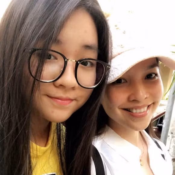 Hien Thuc khoc khi biet ly do con gai tung trom 20 cay but