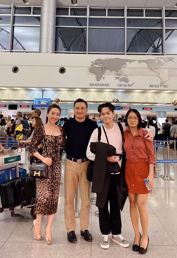 Con trai Chi Bao tiet lo dieu bat ngo ve ban gai cua ba-Hinh-2