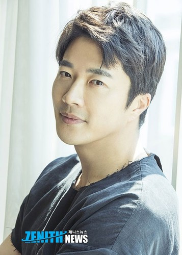 Ở tuổi 44, Kwon Sang Woo vẫn trẻ trung phong độ. Ảnh: Zenithnews