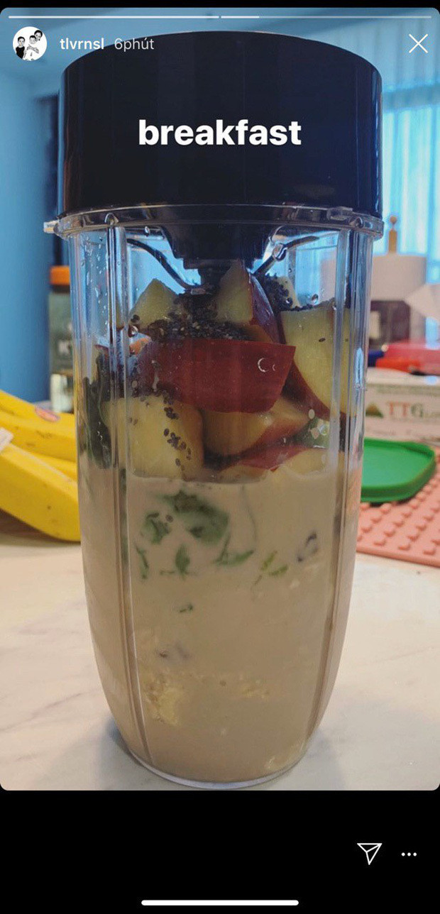 Hậu hôn lễ bí mật với Tóc Tiên, Hoàng Touliver xứng đáng được gọi lại “ông chồng quốc dân” khi khoe hình vào bếp xay sinh tố làm bữa sáng cho vợ.