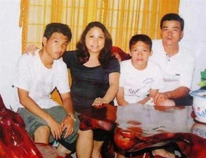 Vợ chồng Siu Black có hai người con. Tuy nhiên, hôn nhân của họ tan vỡ từ nhiều năm trước. Khi con trai lớn lấy vợ, Siu Black và chồng tái hợp. Nữ ca sĩ chia sẻ lý do đoàn tụ: "Tôi chấp nhận tất cả vì con cần bố và cháu cũng cần ông. Những lúc tôi đi xa, trong nhà cần một người lo cho con cháu thì mình mới yên tâm. Các con tôi lớn cả rồi nhưng sống trong vòng tay bố mẹ vẫn tốt hơn. Tôi cảm ơn anh ấy đã quay về với mình và chăm lo cho gia đình, thậm chí chăm tốt hơn xưa".