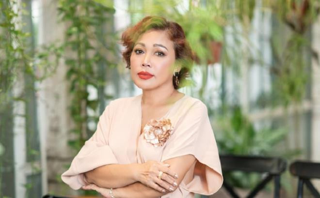 "Cuộc sống chẳng còn bao lâu nữa, tôi cần sống bình thản hơn để sống lâu bền với con cháu. Vì thế, tôi bỏ qua mọi thứ, từ chuyện không vui trong gia đình đến những chuyện ngoài xã hội trước đây", Siu Black tâm sự về cuộc sống hiện tại trên truyền thông.