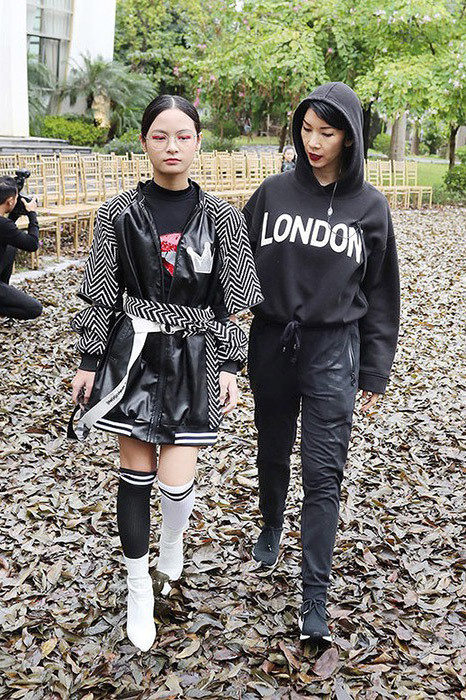 Cô bé thừa hưởng vẻ đẹp và chiều cao nổi trội của bố mẹ.