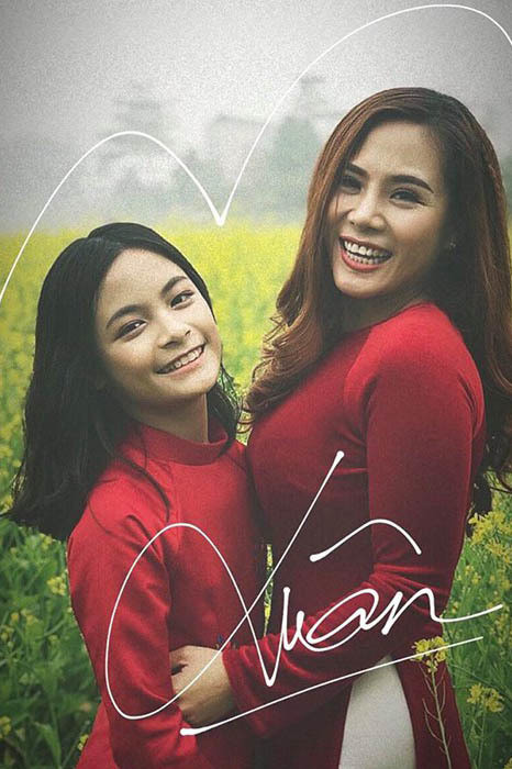 Trên trang cá nhân, Phan Anh thường xuyên chia sẻ những hình ảnh hạnh phúc của gia đình và cô con gái trong những bức hình tuyệt đẹp với điểm nhấn là nụ cười rạng rỡ.