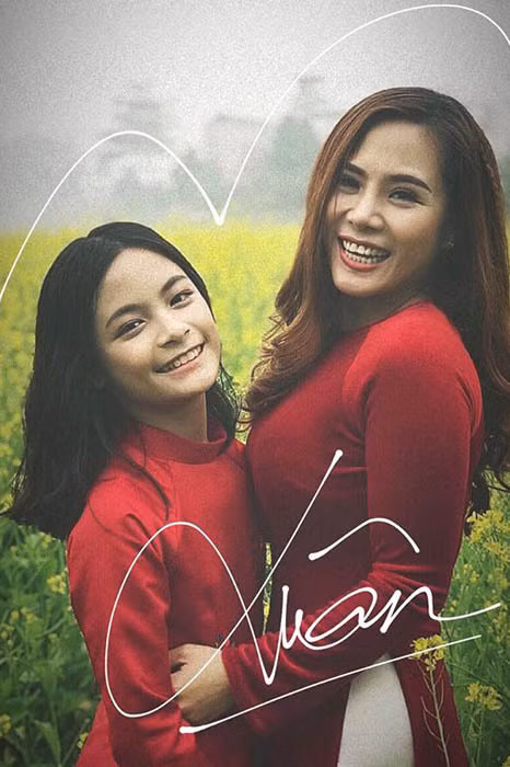 Trên trang cá nhân, Phan Anh thường xuyên chia sẻ những hình ảnh hạnh phúc của gia đình và cô con gái trong những bức hình tuyệt đẹp với điểm nhấn là nụ cười rạng rỡ.