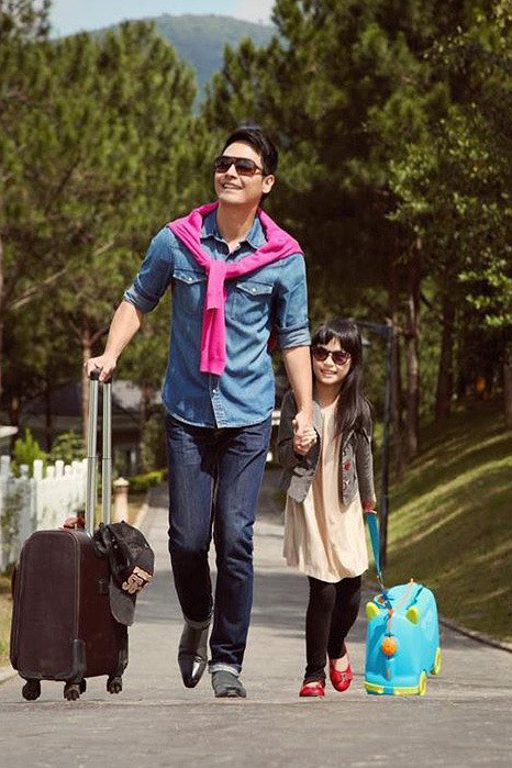 Cùng bố tham gia chương trình truyền hình đình đám “Bố ơi! Mình đi đâu thế?” mùa đầu tiên năm 2014, cô bé nhanh chóng nhận được sự yêu mến từ khán giả truyền hình bởi vẻ ngoài đáng yêu, sự thông minh và đôi khi có phần nhút nhát.