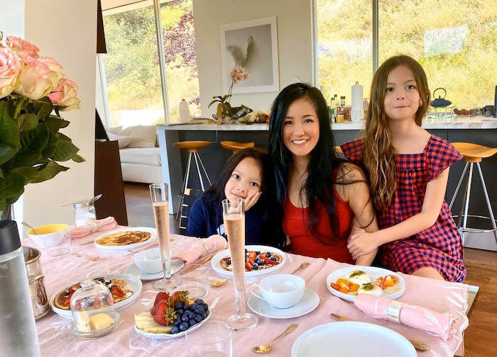 Tuy nhiên đến nay, ca sĩ Hồng Nhung luôn phủ nhận những tin đồn tình cảm, cô thậm chí còn giới thiệu với mọi người rằng anh chàng Tây này chỉ là một người bạn của mình. Trải qua những đổ vỡ trong hôn nhân, hiện tại nữ diva đang tận hưởng cuộc sống an yên bên cạnh 2 con nhỏ vô cùng đáng yêu xinh xắn là bé Tôm và bé Tép.