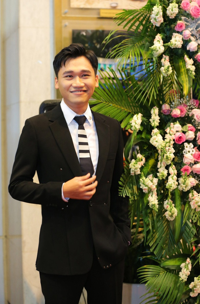 Xuân Nghị là nam diễn viên được yêu mến trên màn ảnh VTV. Anh trở thành hiện tượng khi thủ vai Mr. Cần Trô trong Ngày ấy mình đã yêu (2018). Năm 2020, Xuân Nghị tái xuất với vai Bách trong dự án Nhà trọ Balanha.