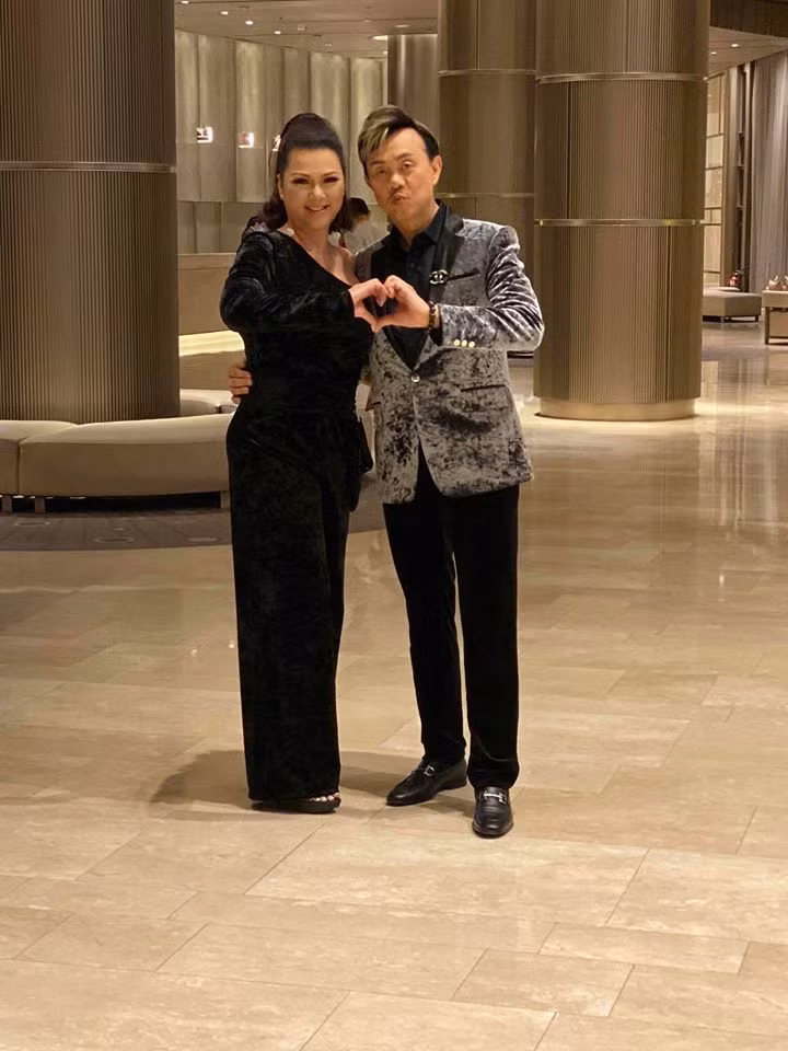 Mỗi lần ở cạnh nhau, cả Chí Tài và Phương Loan đều thể hiện rõ niềm hạnh phúc trên khuôn mặt.