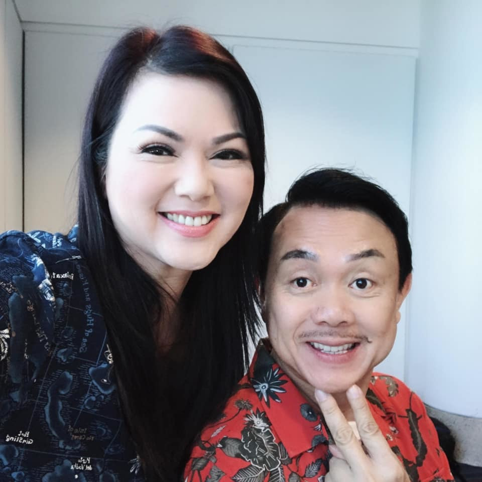 Chỉ kém chồng một tuổi nhưng Phương Loan lại có nhan sắc vô cùng trẻ trung.