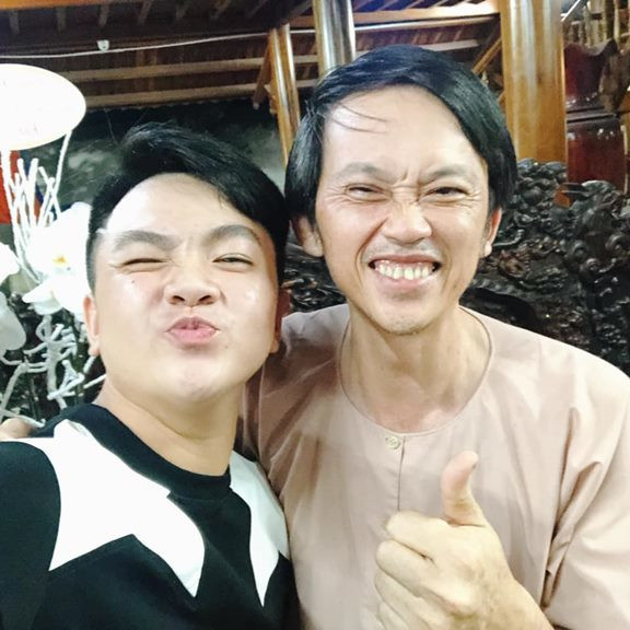 Bước ra từ "Gương mặt thân quen nhí", bé Ben tiết lộ nhận được khá nhiều lời mời đóng phim nhưng cậu và gia đình không đồng ý: "Lý do quan trọng nhất chính là cả mẹ và ba nuôi Hoài Linh đều muốn em tập trung vào việc học". Nghe lời gia đình, bé Ben dành nhiều thời gian cho việc học, phát triển bản thân và hạn chế tham gia showbiz.