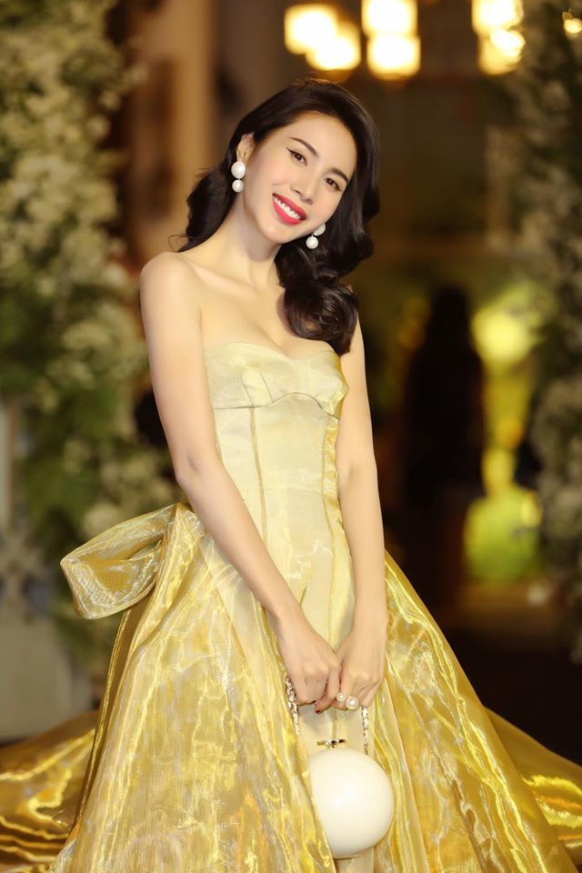 Thuy Tien, Nhat Kim Anh bang tuoi: Nguoi hanh phuc giau sang, ke hon nhan lan dan