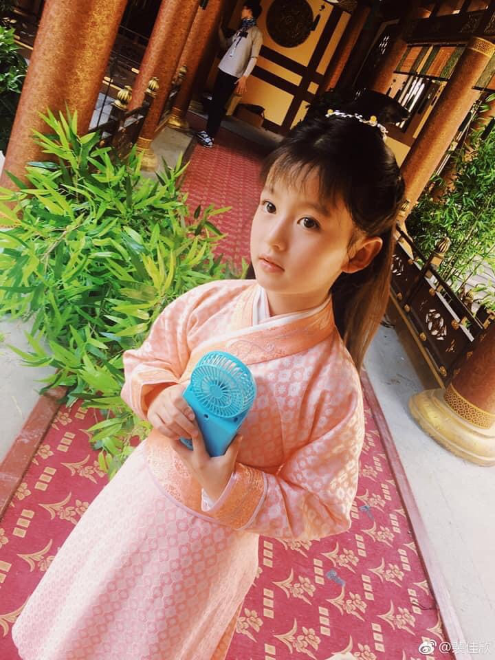 Sắp tới, cô bé sẽ đóng vai nữ chính lúc nhỏ trong bộ phim Ngọc xuân lâu của biên kịch vàng Vu Chính... Bùi Giai Hân được kỳ vọng sẽ còn phát triển hơn nữa trong tương lai.