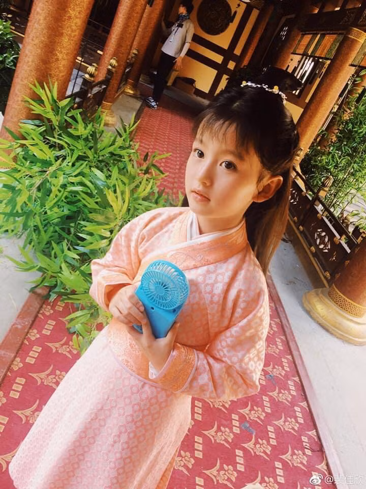 Sắp tới, cô bé sẽ đóng vai nữ chính lúc nhỏ trong bộ phim Ngọc xuân lâu của biên kịch vàng Vu Chính... Bùi Giai Hân được kỳ vọng sẽ còn phát triển hơn nữa trong tương lai.