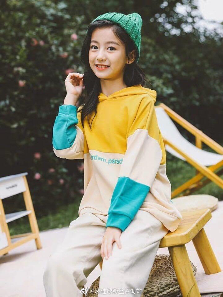 Sau đó, hai chú cháu còn gây sốt trên mạng xã hội nhờ màn kết hợp nhảy đôi ăn ý.