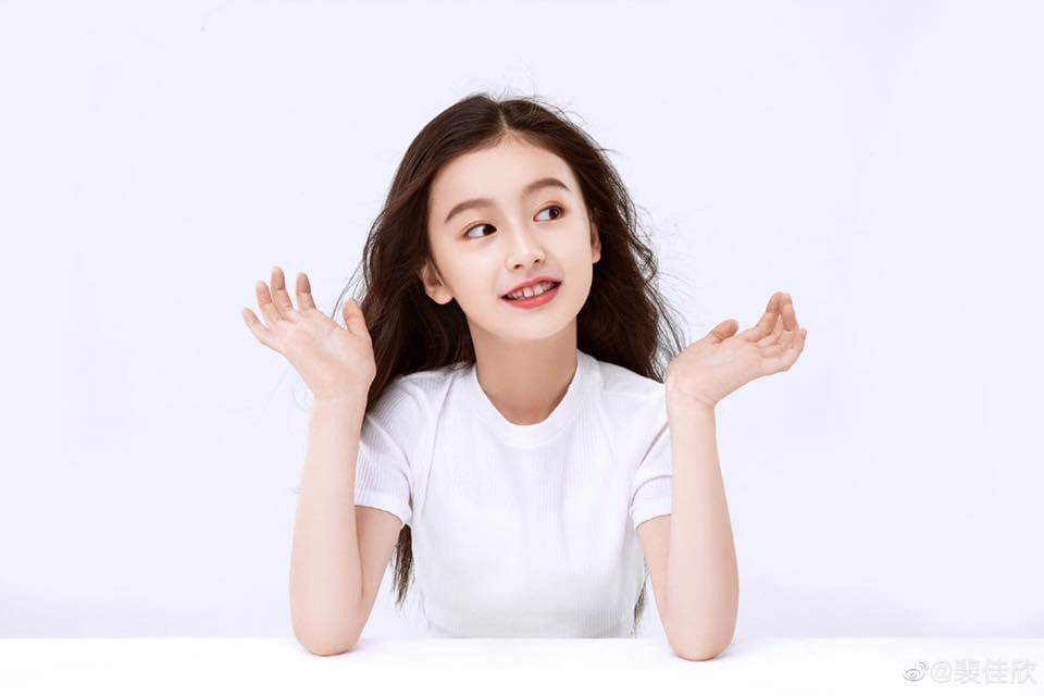 Sao nhí xinh như thiên thần được săn đón nhất showbiz Hoa ngữ Sao nhi xinh nhu thien than duoc san don nhat showbiz Hoa ngu