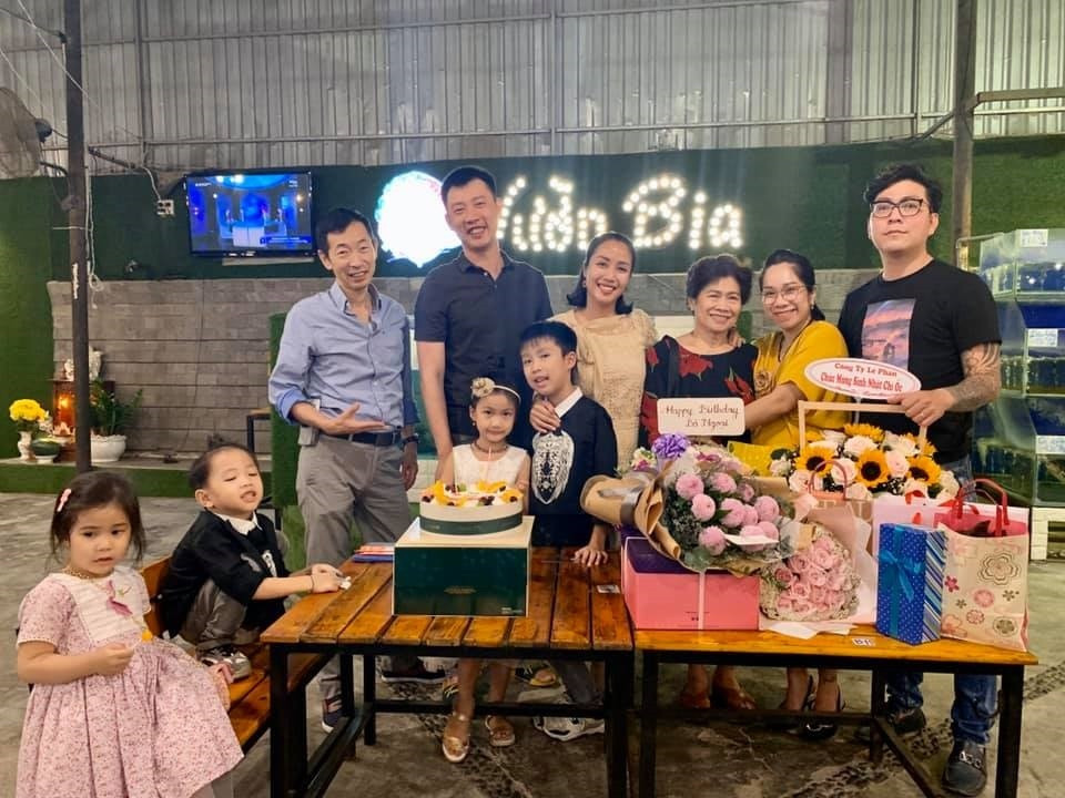 Ốc Thanh Vân có một buổi sinh nhật đáng nhớ bên gia đình và bạn bè thân thiết.