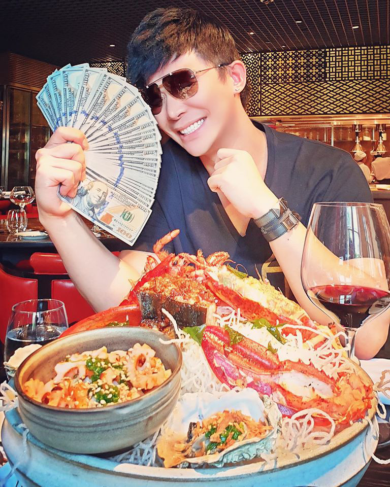 Nathan Lee gap su co khi hat dam cuoi, suyt ngat xiu-Hinh-4