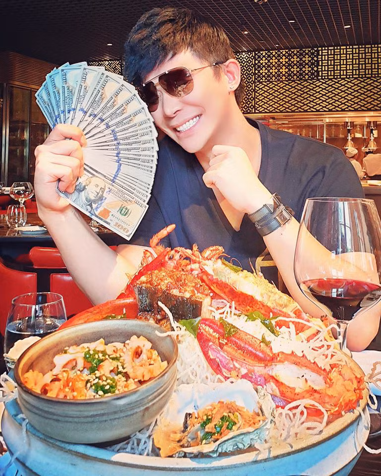 Nathan Lee gap su co khi hat dam cuoi, suyt ngat xiu-Hinh-4