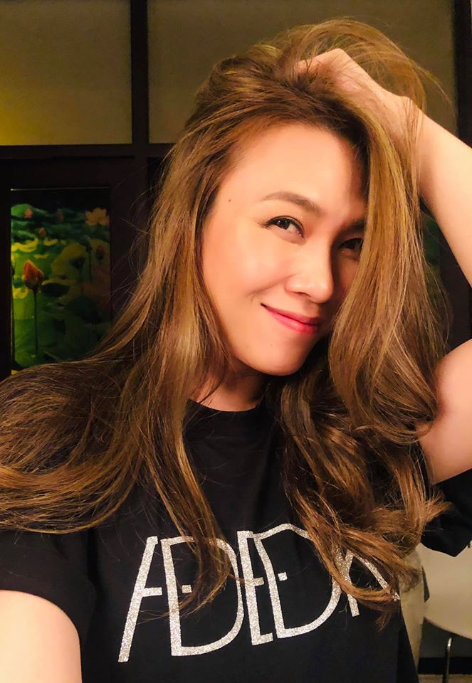 Không chỉ dừng lại ở nghệ thuật, từ năm 2012, cô ca sĩ “Họa mi tóc nâu” ra mắt nhãn hiệu nước hoa và không lâu sau đó cô khai trương nhãn hiệu thời trang do mình thiết kế.