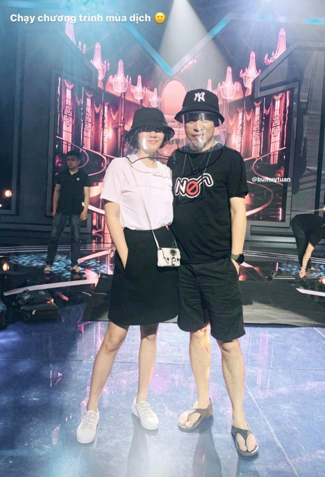 Kiểu mũ này đang được bán trên thị trường với nhiều mức giá khác nhau. Xem video "Việt Nam sản xuất bộ sinh phẩm xét nghiệm Covid-19". Nguồn VTC1: