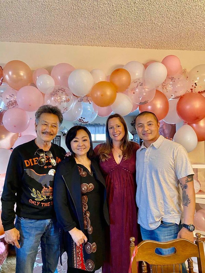 Trên trang cá nhân, Hương Lan thường xuyên khoe ảnh gia đình, những bữa tiệc cùng bạn bè, hàng xóm tại Mỹ.