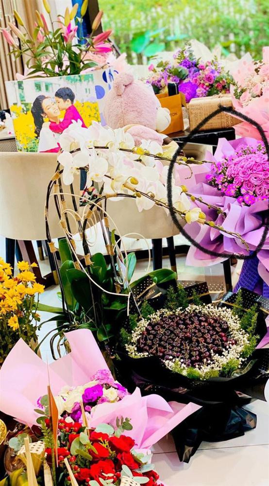 TiTi - Nhat Kim Anh bi soi bang chung cung di du lich-Hinh-5