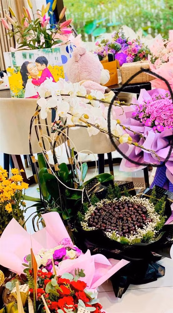 TiTi - Nhat Kim Anh bi soi bang chung cung di du lich-Hinh-5