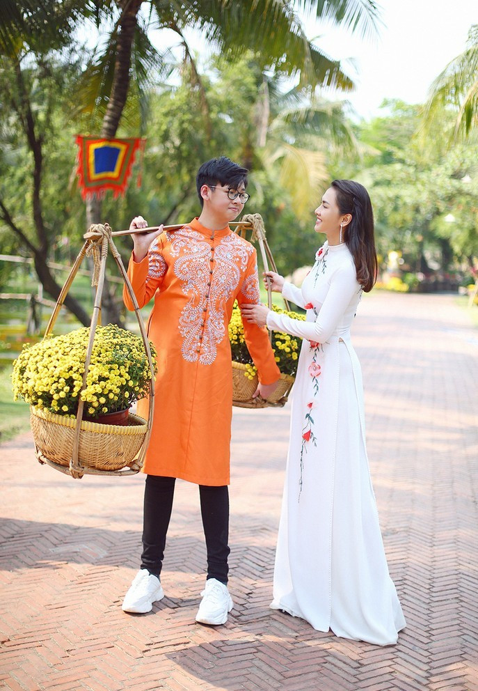 Xem video "Sự thật về đồ tiền tỷ của sao Việt". Nguồn VTC1: