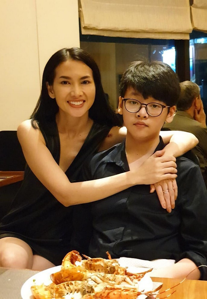 Anh Thư vài năm qua tập trung duy trì công việc kinh doanh, thỉnh thoảng làm nghệ thuật, chăm sóc bản thân và Tiểu Long. Nữ người mẫu tâm sự niềm vui mỗi ngày của cô giờ đây là cậu con trai của mình. Bên cạnh đó, cô giữ mối quan hệ bạn bè với chồng cũ để cùng nhau nuôi dạy con.