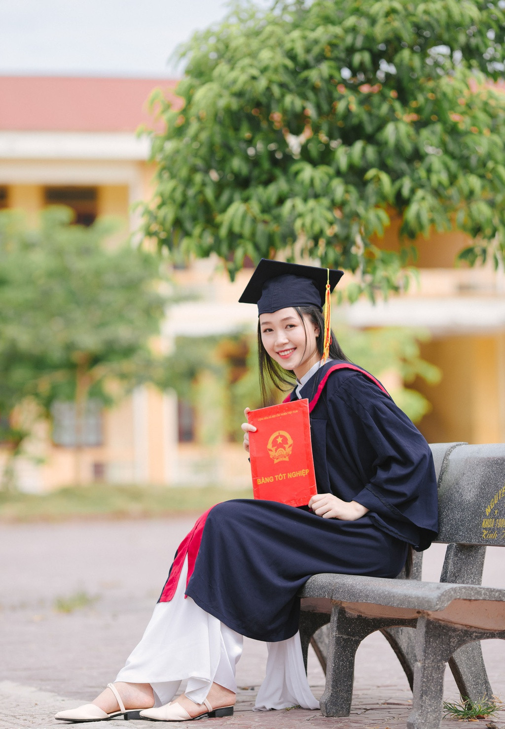 Thu Trà tâm sự cô từng gặp Đào Thị Hà - người đẹp quê Nghệ An - và được đàn chị khích lệ đi thi hoa hậu. Nói về điểm mạnh và điểm yếu so với những thí sinh khác, Thu Trà cho biết: "Theo những người xung quanh nhận xét, tôi có chiều cao nổi bật, nét đẹp dịu dàng, nụ cười tươi. Tôi chưa tự tin với kỹ năng make-up, tạo dáng trước ống kính và trình diễn. Tôi cũng hơi rụt rè trước đám đông và đang cố gắng cải thiện".