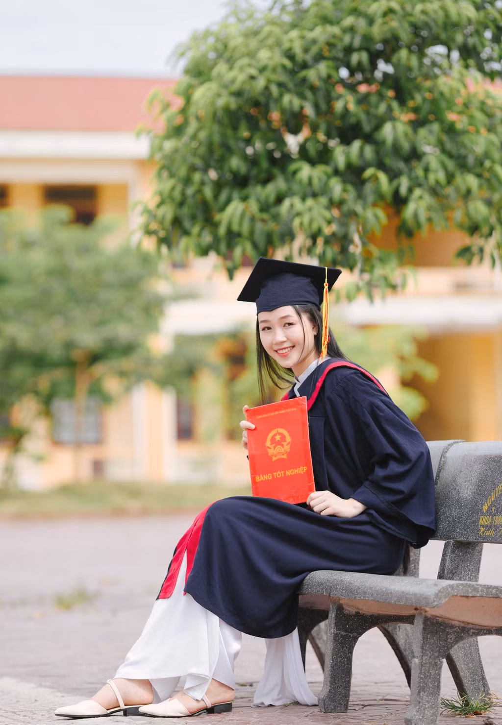 Thu Trà tâm sự cô từng gặp Đào Thị Hà - người đẹp quê Nghệ An - và được đàn chị khích lệ đi thi hoa hậu. Nói về điểm mạnh và điểm yếu so với những thí sinh khác, Thu Trà cho biết: "Theo những người xung quanh nhận xét, tôi có chiều cao nổi bật, nét đẹp dịu dàng, nụ cười tươi. Tôi chưa tự tin với kỹ năng make-up, tạo dáng trước ống kính và trình diễn. Tôi cũng hơi rụt rè trước đám đông và đang cố gắng cải thiện".