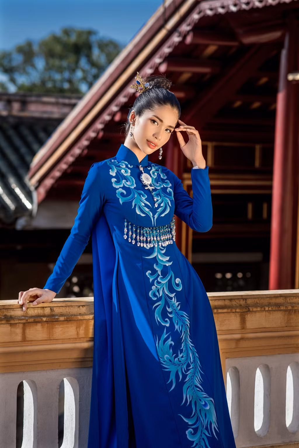 Một thí sinh 18 tuổi khác được đánh giá nổi bật về ngoại hình là Huỳnh Thị Như Quỳnh. Cô gái Huế dự định theo học ngành du lịch sau khi tốt nghiệp THPT.