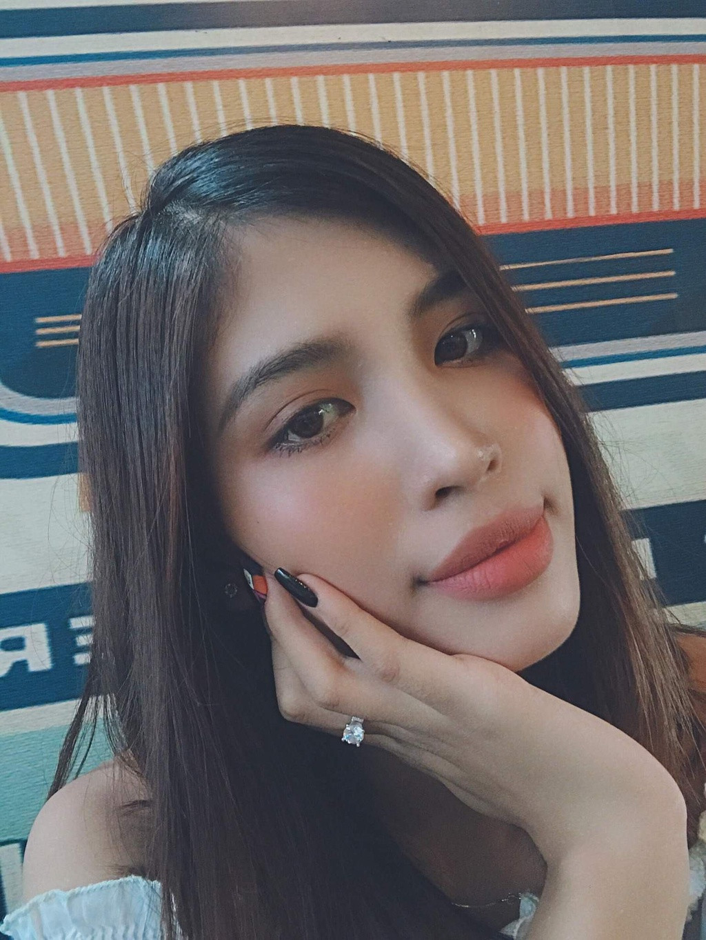 Nhiều thành viên mạng nhận xét gương mặt cô có nét giống người mẫu Minh Tú. Tâm sự về quyết định thi sắc đẹp, Như Quỳnh nói: "Tôi ước mơ làm người mẫu từ nhỏ. Tôi thường theo dõi các show thời trang và tập đi catwalk, trình diễn giống các đàn chị. Việc đăng ký thi Hoa hậu Việt Nam sẽ giúp tôi tự tin hơn và ngày càng hoàn thiện bản thân". Ảnh: NVCC.