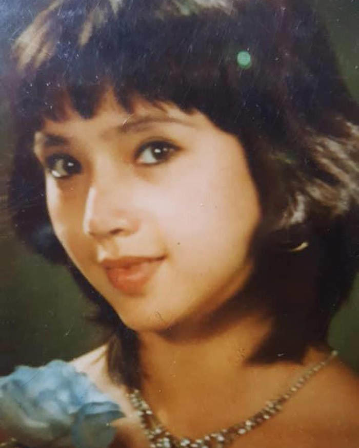 18 tuổi, NSND Lan Hương lên xe hoa với người đồng nghiệp hơn tuổi và sinh con gái 2 năm sau đó. Cuộc sống chung lại khiến cả hai nhận ra quá sớm rằng, họ đã đam mê nhau nhiều hơn là sự sẻ chia thực sự. Cả hai chia tay, chồng cũ ra nước ngoài và mang con đi cùng.